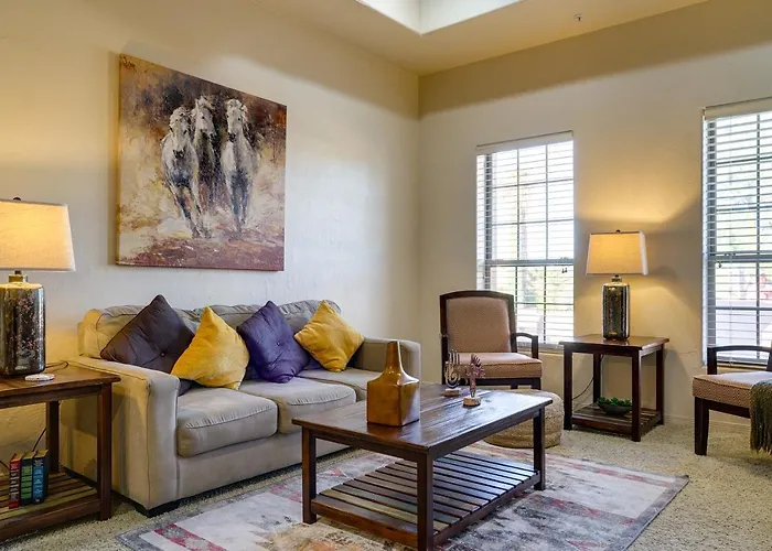 Inviting Las Cruces Condo < 1 Mi To Mesilla Plaza!