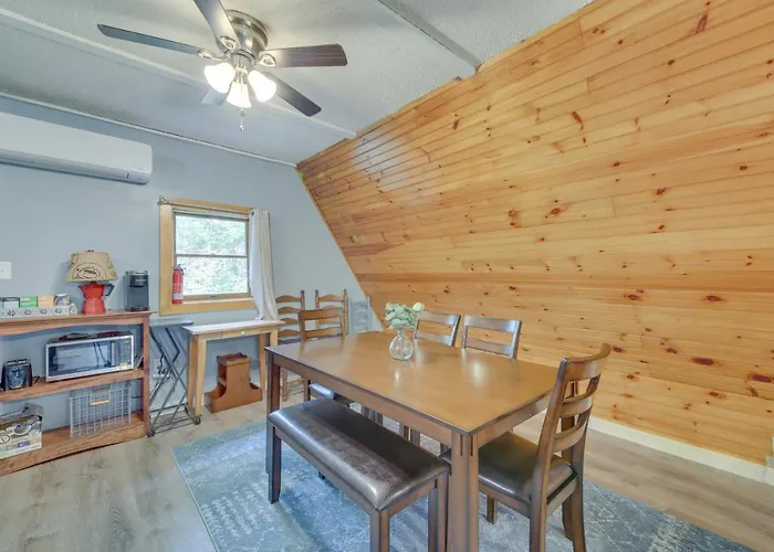 Pet-Friendly Belfast Retreat - 2 Mi To Downtown!
