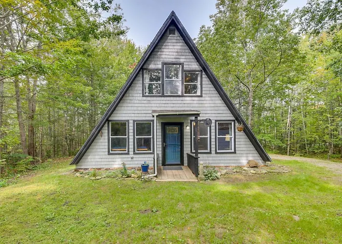 Pet-Friendly Belfast Retreat - 2 Mi To Downtown!