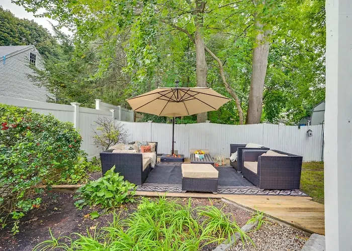 5 Mi To Salem: Furnished Patio At Danvers Studio!