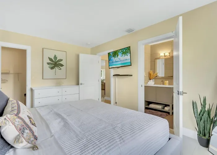 Sunny Pompano Beach With Pool Access
