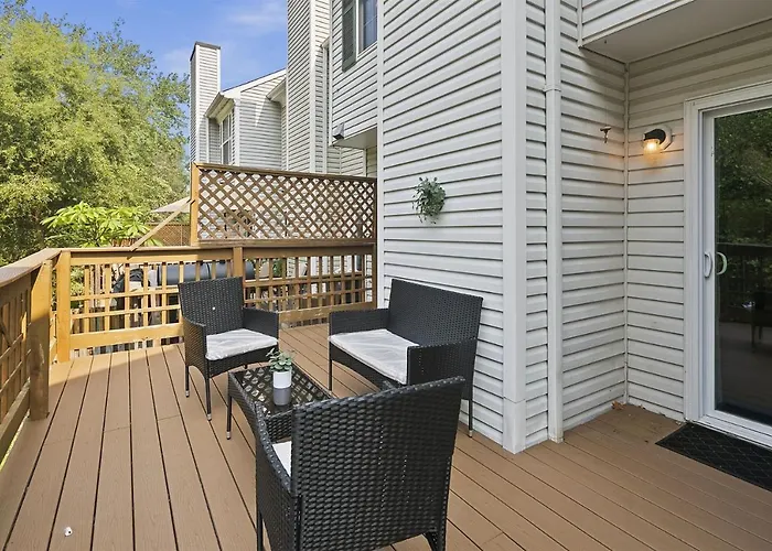 4Br Townhome, Close To Shops & Restaurants, 40 Mins To Dc