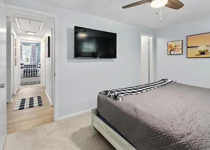 Luxury Sterling Townhome - Private, Self Checkin