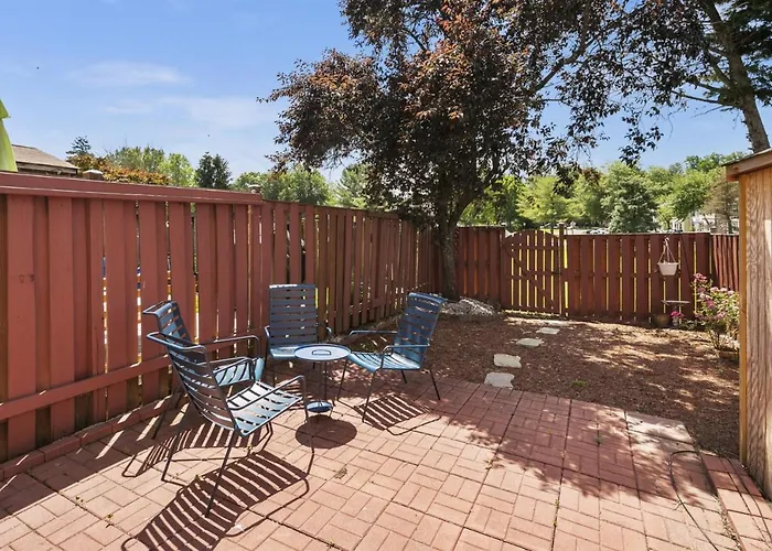 Luxury Sterling Townhome - Private, Self Checkin