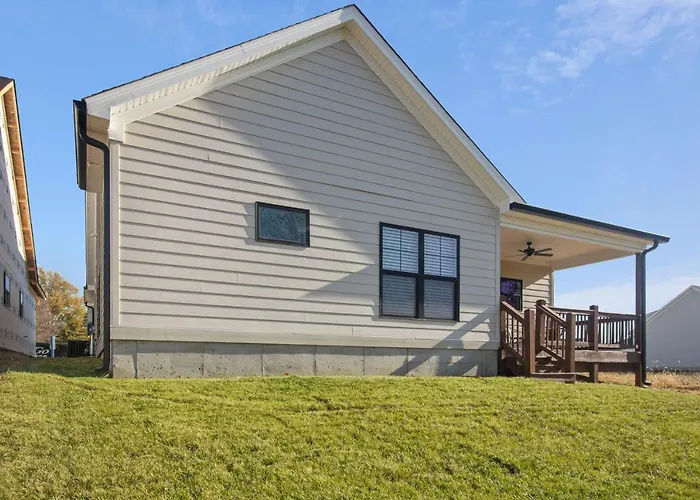 Modern & Upscale Home Near Derby