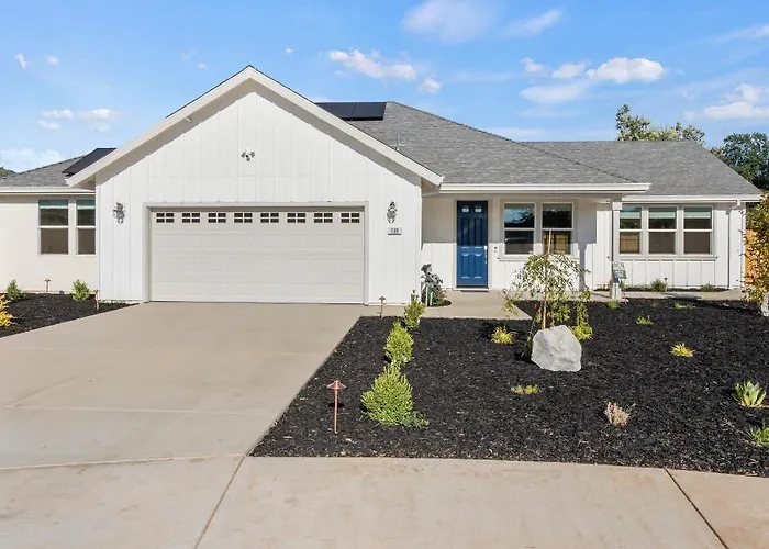 Newly Built Murphys Modern Retreat