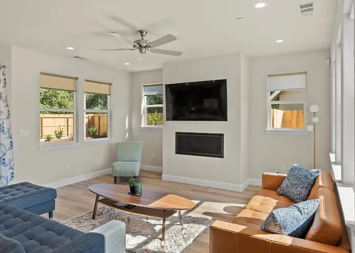 Newly Built Murphys Modern Retreat
