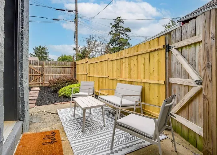 Cozy Retreat In Downtown Lancaster With Backyard Patio