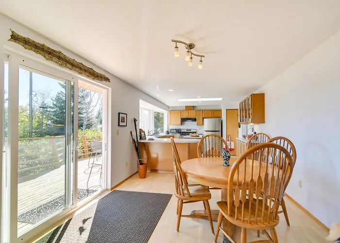 Hoodsport Vacation Rental W/ Deck & Canal Views!