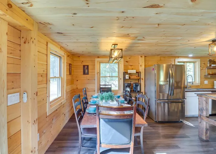 Secluded Cabin W/ Mtn Views ~ 33 Mi To Bigfork!