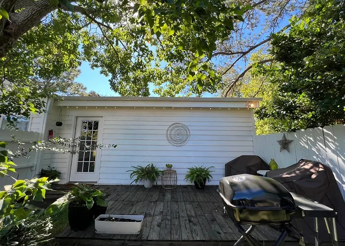 Cozy Loft With Parking And Private Patio W/ Grill