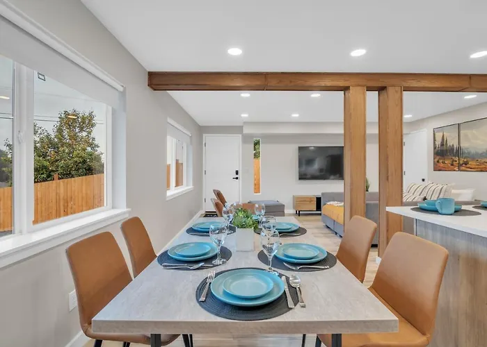 Pacific Northwest Retreat Duplex 3Min From Seattle
