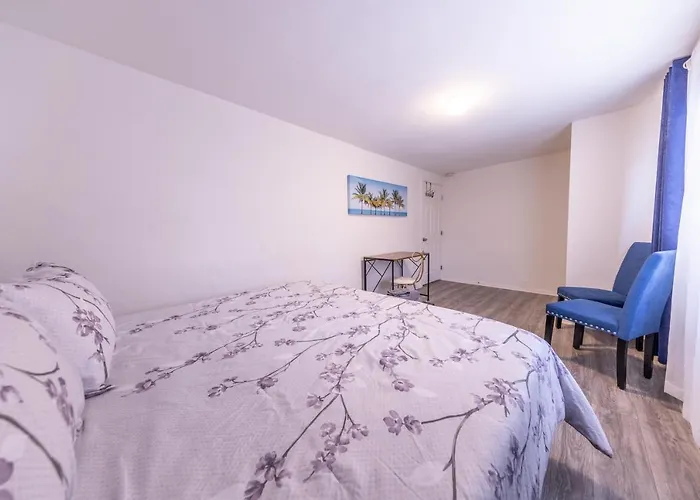 8 Beds Home With 4 Car Parking Space - Near Dtlb