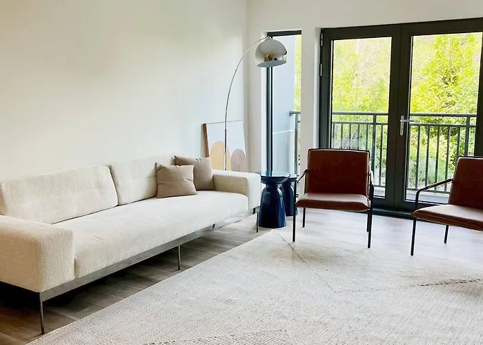 Modern Furnished Apartment In Heart Of Quincy