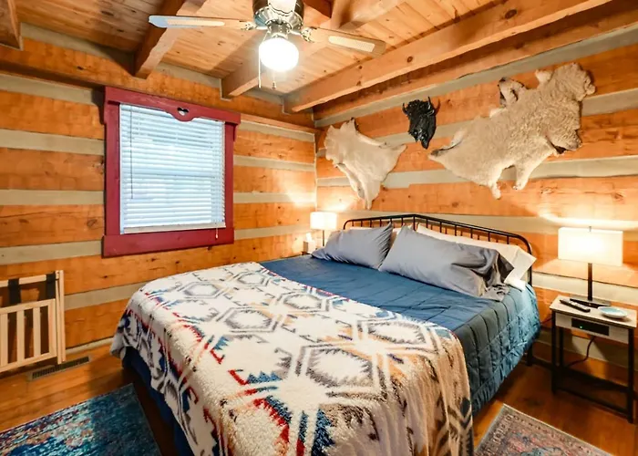 3 Mi To Lake! Mammoth Cave Cabin W/ Fire Pit
