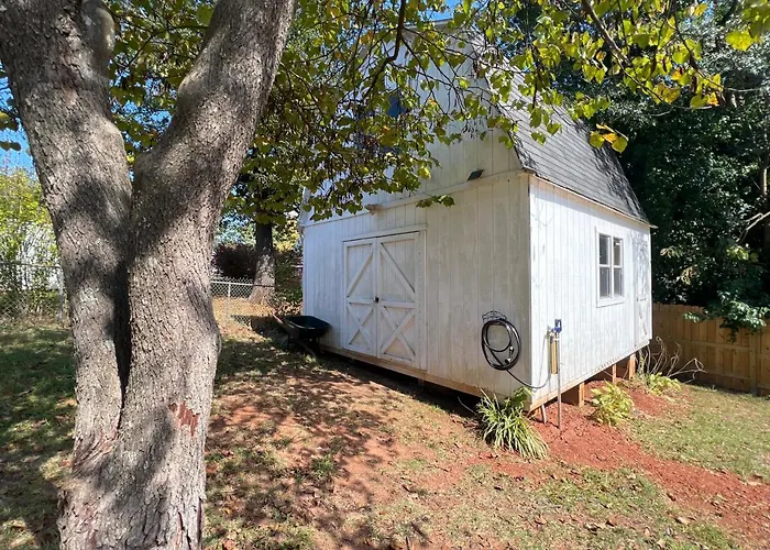 5Br 4B Huge Space With 2 Level Game Barn