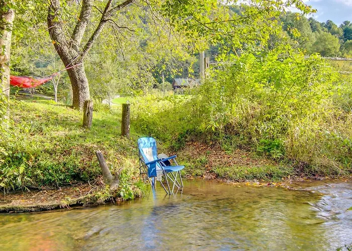 Hendersonville Creekside Cabin: Near Dupont Forest