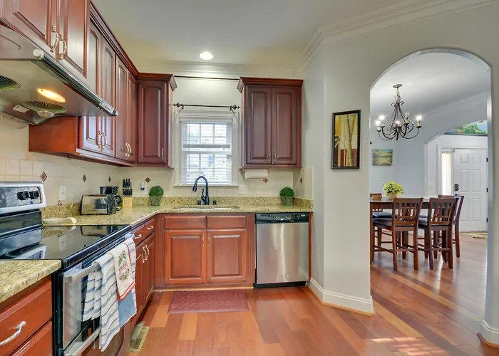 High Point Vacation Rental W/ Private Deck!