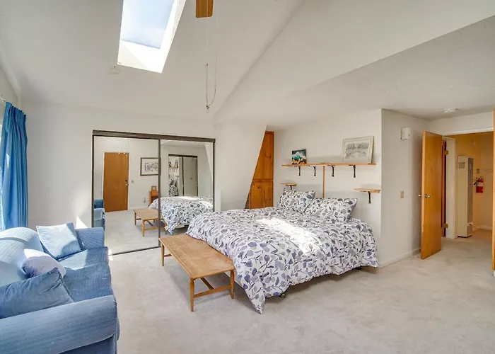 Quaint Big Bear Home W/ Hot Tub: 4 Mi To Skiing!