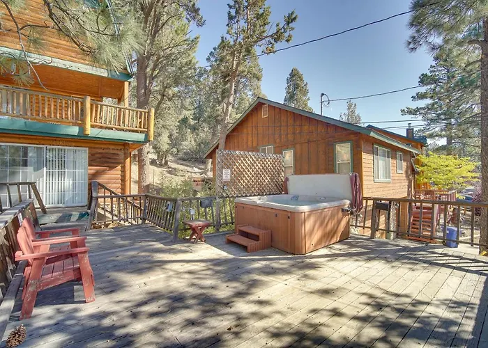 Quaint Big Bear Home W/ Hot Tub: 4 Mi To Skiing!
