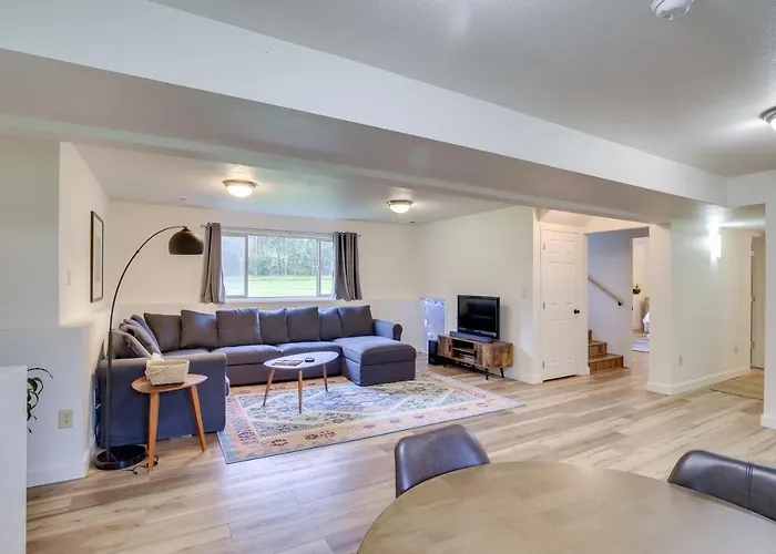 Serene Palmer Home: Walk To Downtown & Riverfront!