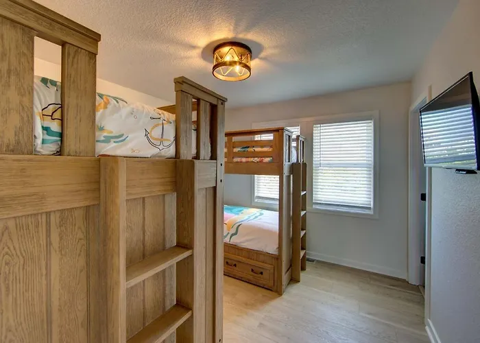 Hotter Otter-6 Beds-Private Pool-Kid/Pet Friendly-Walk To Beach!