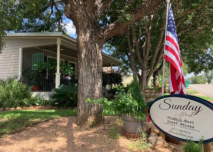Phoenix Nest Guest Houses - Sunday House