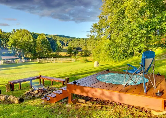 Hendersonville Creekside Cabin: Near Dupont Forest