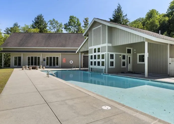 New Host! Exceptional Sunday River Ski In Ski Out Condo
