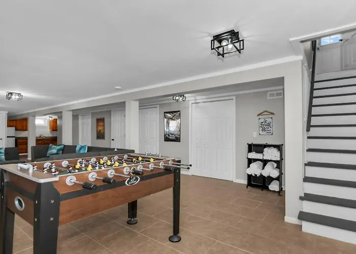 Prime Location, Cozy & Spacious Home In Schaumburg