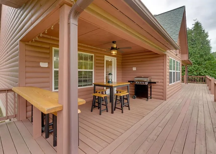 Hiawassee Riverfront Cabin: 7 Mi To Lake Chatuge!