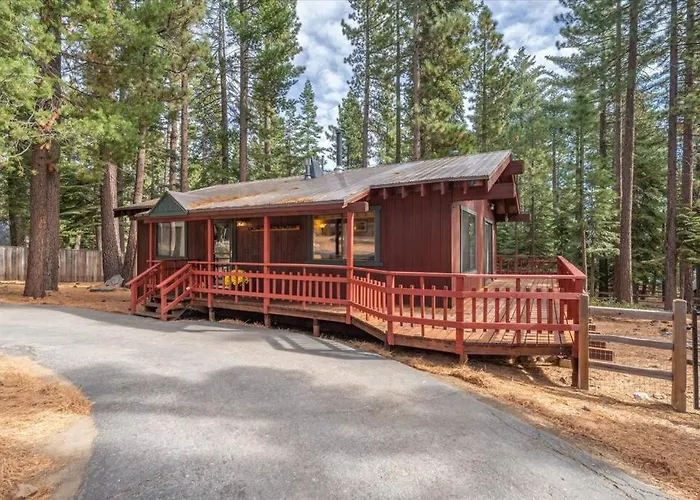 Cozy Pet-Friendly Cabin W Fenced-In Yard Close To Slopes Beach Town