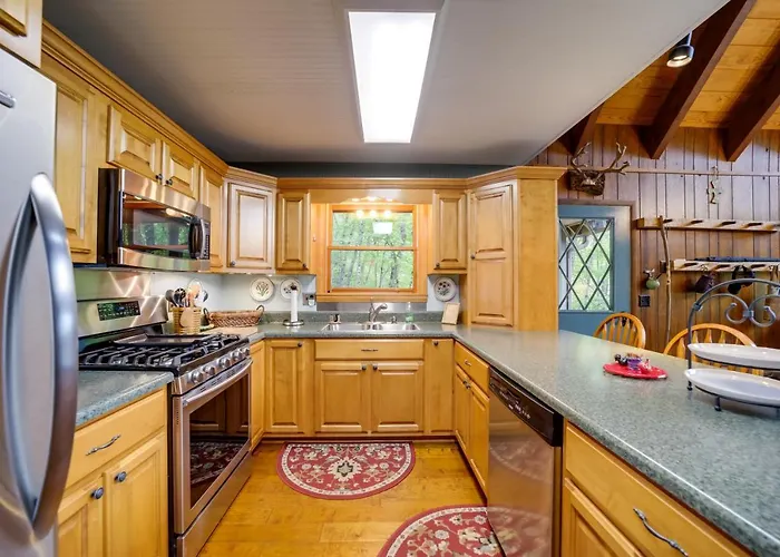 Robbinsville Vacation Rental W/ Covered Balcony