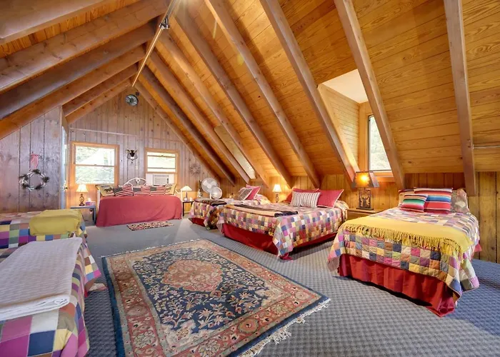 Robbinsville Vacation Rental W/ Covered Balcony