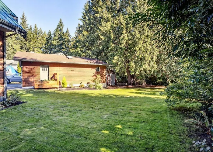 Pet-Friendly Kent Vacation Rental, Walk To Lake!