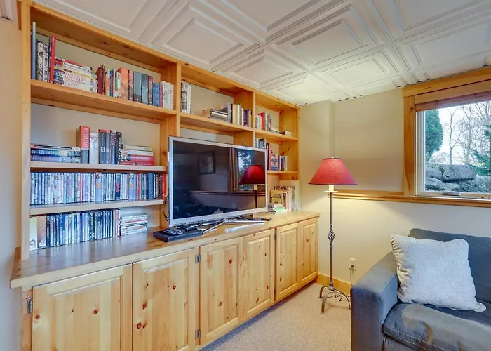 Ski-In/Ski-Out W/ Sauna In Jay Ski Peak Resort!