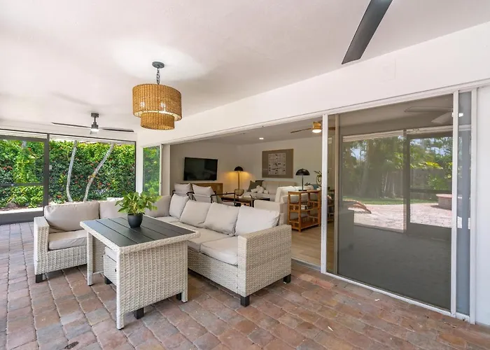 Serene Pool & Spa Home Near Beaches & Downtown