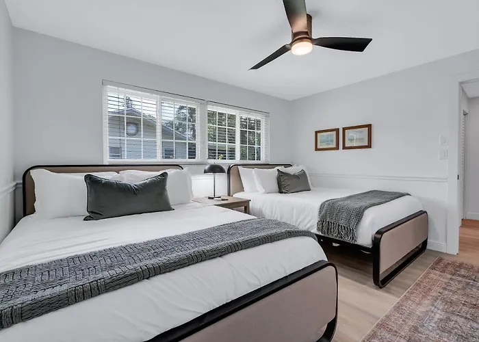 Serene Pool & Spa Home Near Beaches & Downtown