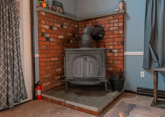 Cheerful Chalet - Fireplace, Bbq, Firepit& Hottub
