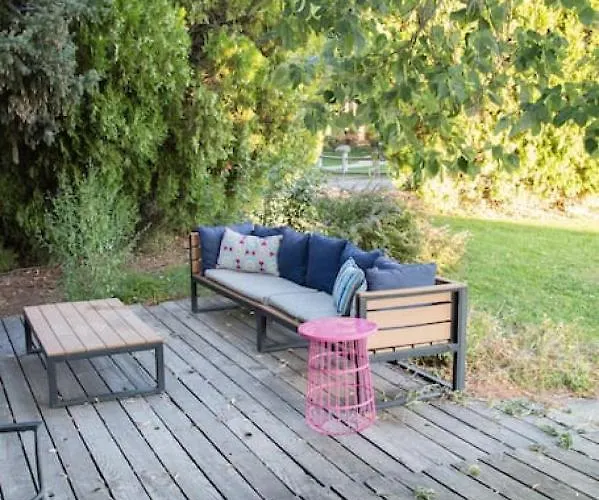 Wingate - Meridian, Cozy Acreage In The Heart Of The City