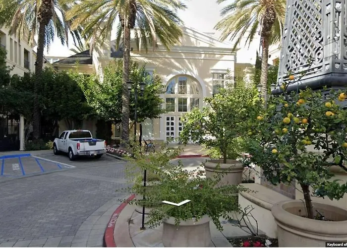 Luxury Condo Near Irvine Business & Uci Hospital