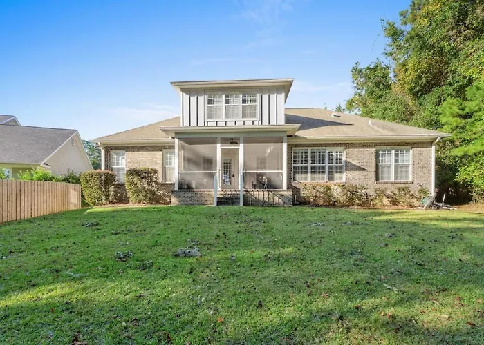 Serene Smart Home, Big Backyard, Family And Friends