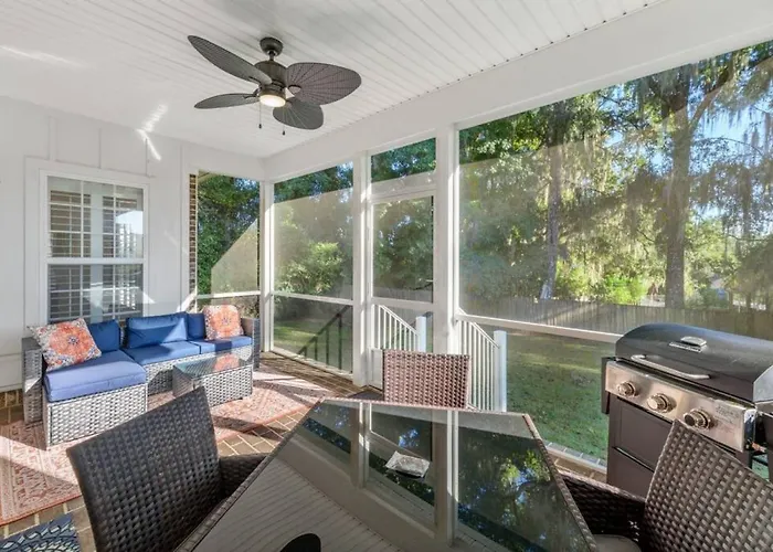 Serene Smart Home, Big Backyard, Family And Friends
