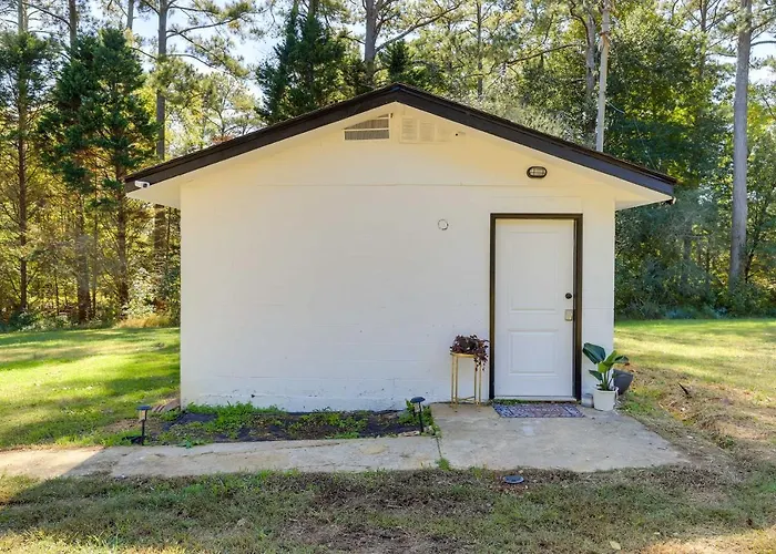 Fayetteville Guest House: Walk To Nature Preserve!