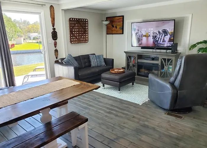 3 Bed, 2 Bath, Waterfront, Dock, Large Driveway
