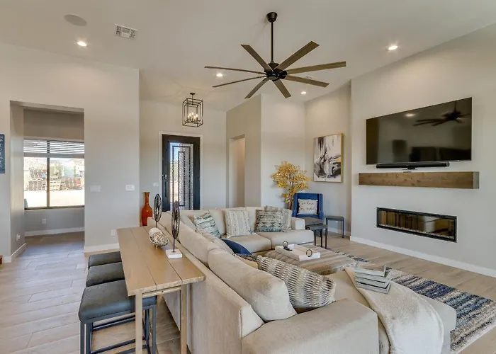 7 Mi To Lost Dutchman: Home W/ Pool + Patio!