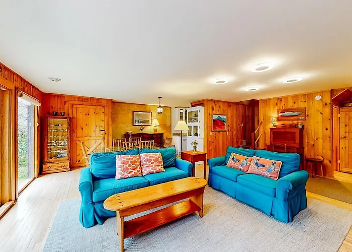 Dog-Friendly 3-Story Home With Wood Stove, Deck, Grill, Ocean Views, W/D, Ac