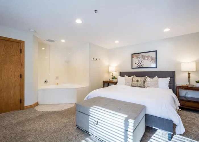 Powder Hound 1 Bedroom Brighton Chalet