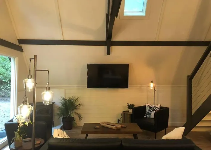 Newly Renovated A-Frame 5 Min Walk To Main Street