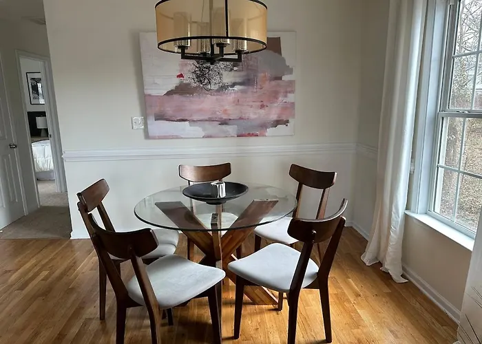 Vine City Home - Duplex - 3 Mins From Gwcc & Mercedes- Benz Stadium